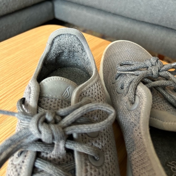 Allbirds Womenβs Tree Runners Sneaker Size 9 - Mist Color with White Sole - Picture 10 of 15